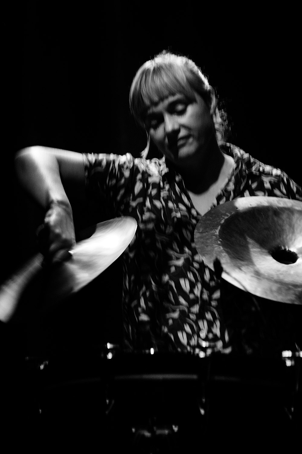 Frelonia (Fred Frith & Lotte Anker & N&uacute;ria Andorr&agrave;) - Pilar - 2025 #15