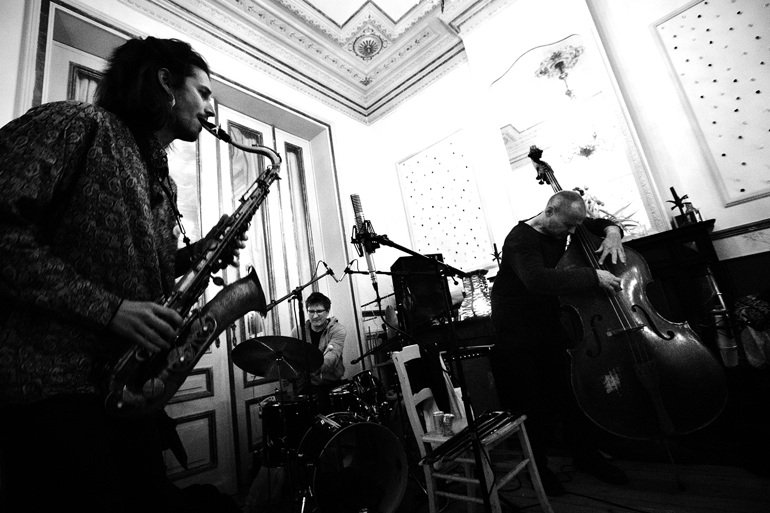 Jon Sensmeier & Urban Ku&scaron;ar & Peter Jacquemyn - Concert - House Concert - Brussels