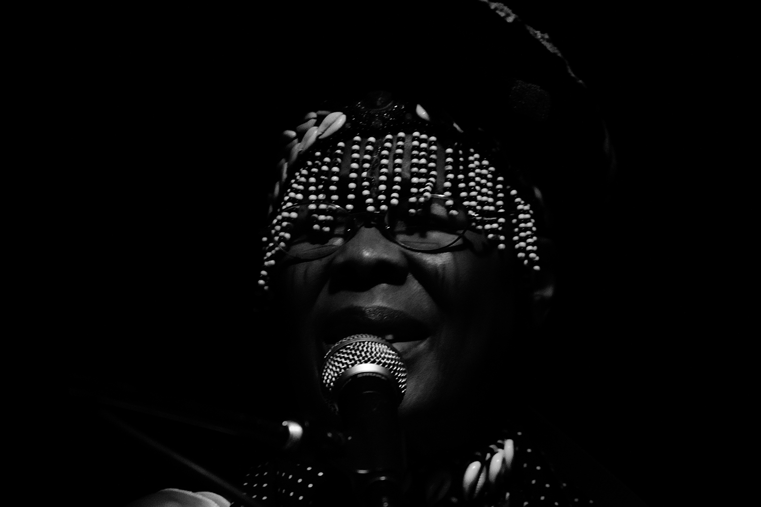 Stella Chiweshe by Laurent Orseau - Concert - Les Ateliers Claus - Brussels, Belgium #5